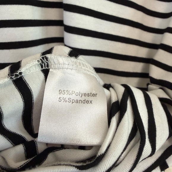 Black & White Striped V-Neck Tee – Size 2XL - Picture 7 of 9